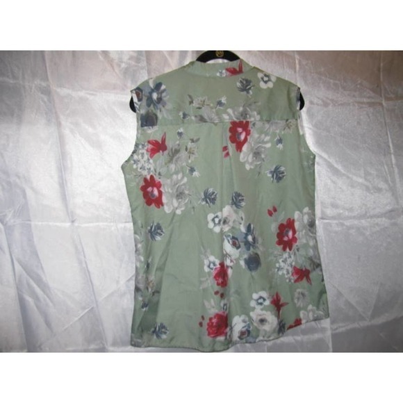 Amazon top, size XL, spring green floral sleeveless collar Button front. - Picture 4 of 9